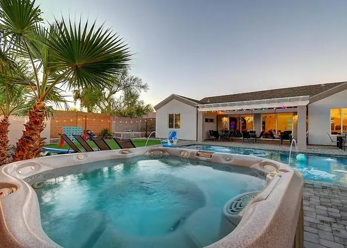 10 Large Bedrooms Ping Pong Hot Tub