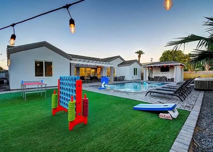 10 Large Bedrooms Ping Pong Hot Tub * Phoenix