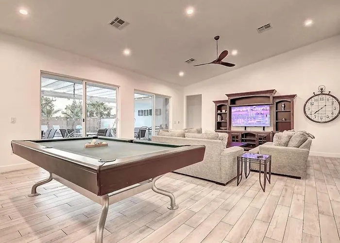 10 Large Bedrooms Ping Pong Hot Tub Holiday home