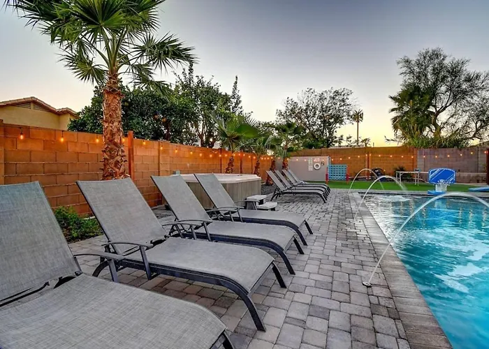 Holiday home 10 Large Bedrooms Ping Pong Hot Tub Phoenix