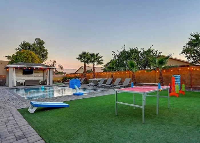 10 Large Bedrooms Ping Pong Hot Tub Holiday home Phoenix