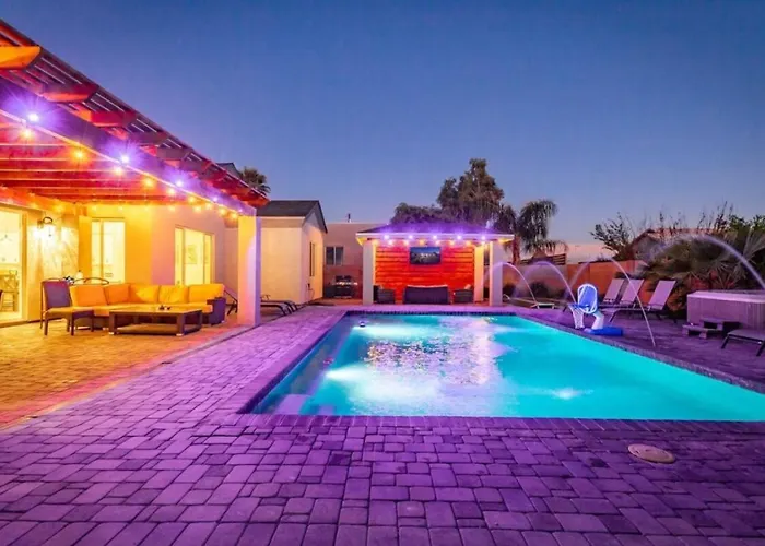 10 Large Bedrooms Ping Pong Hot Tub *