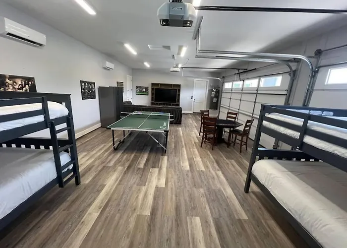 10 Large Bedrooms Ping Pong Hot Tub Holiday home
